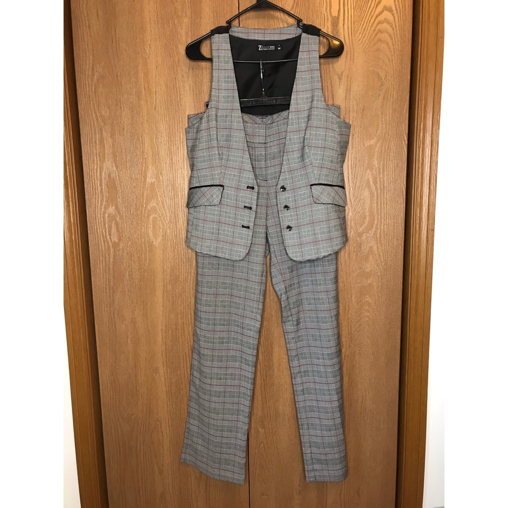 NY&Co. Vest and Pant Suit